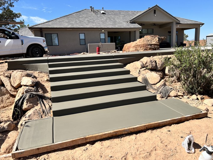 Colored steps with a banded border